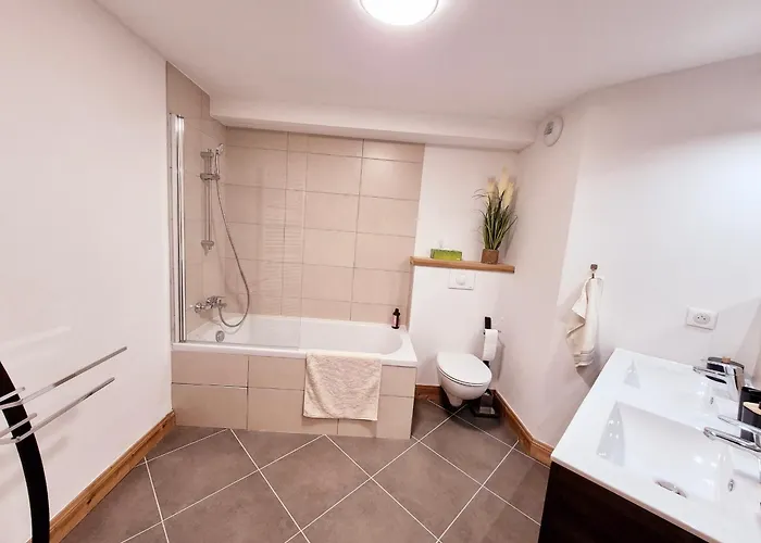 Au Coeur De Montalbert Avec Balcon Et Parking Prive, Proche Des Pistes - Fr-1-755-33