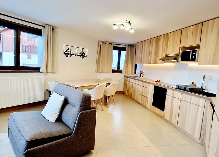 Au Coeur De Montalbert Avec Balcon Et Parking Prive, Proche Des Pistes - Fr-1-755-33