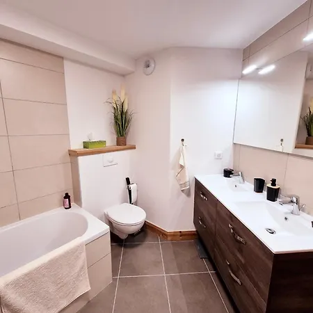 Au Coeur De Montalbert Avec Balcon Et Parking Prive, Proche Des Pistes - Fr-1-755-33 Διαμέρισμα