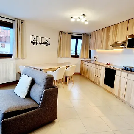 Apartment Au Coeur De Montalbert Avec Balcon Et Parking Prive, Proche Des Pistes - Fr-1-755-33 *