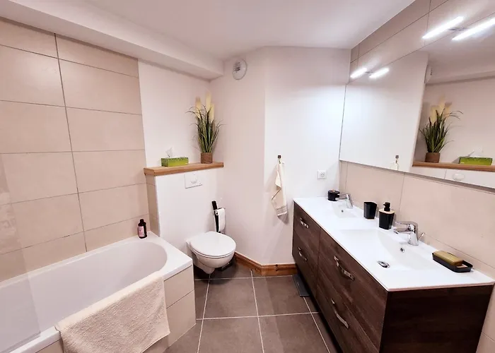 Au Coeur De Montalbert Avec Balcon Et Parking Prive, Proche Des Pistes - Fr-1-755-33 Lägenhet